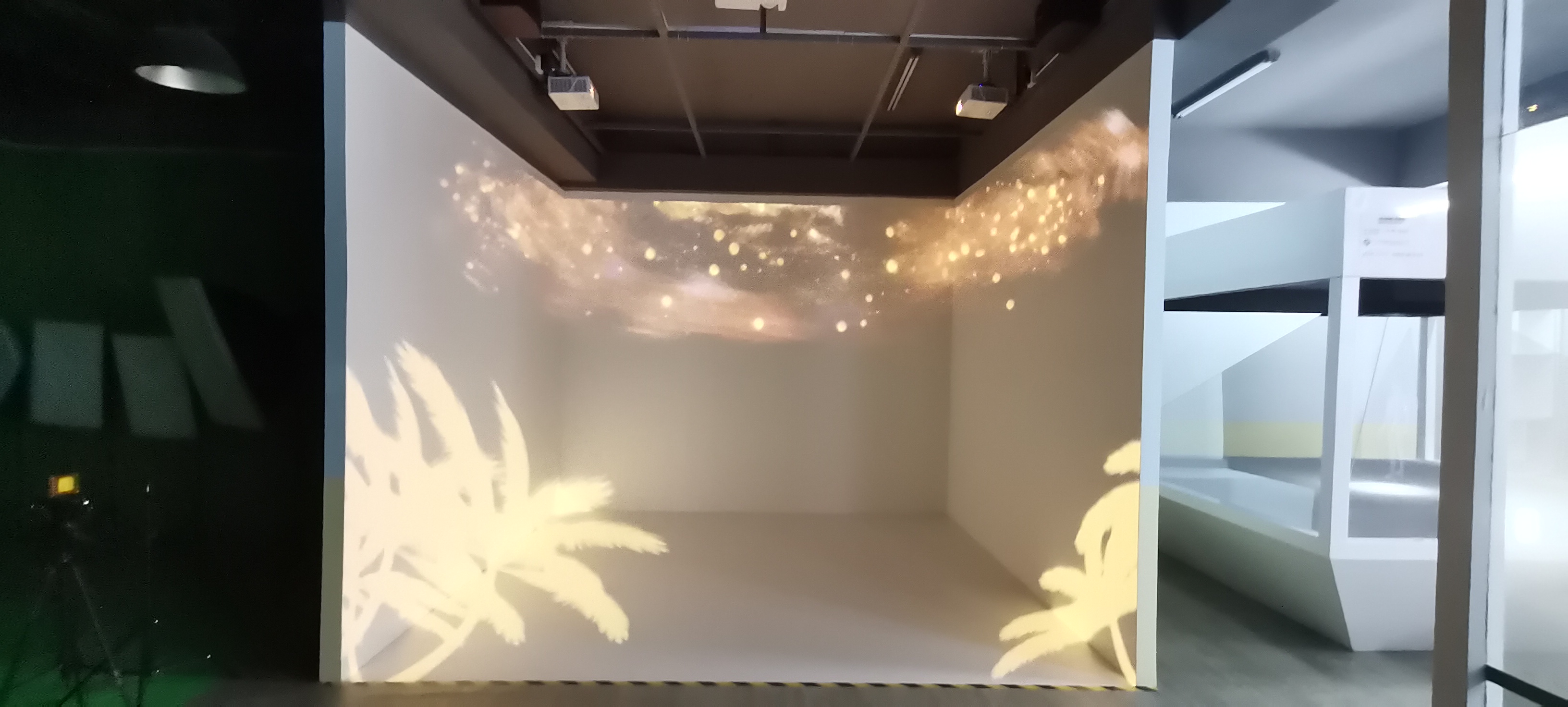 CAVE裸眼3D投影